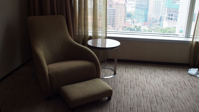 オットマン付きのソファーもあるよ♪