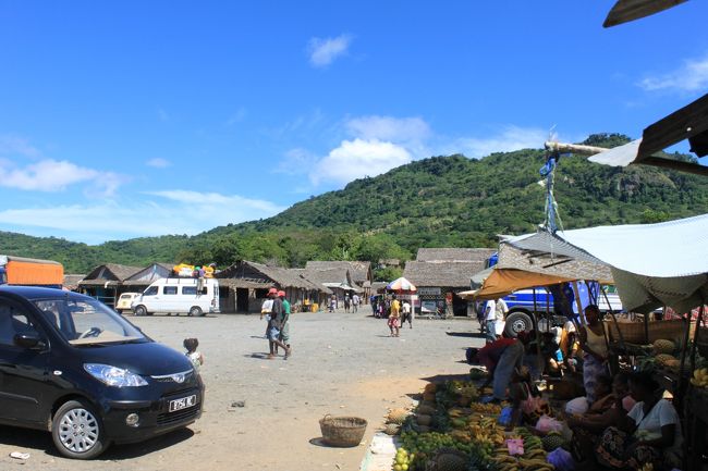 20分くらいは待ったかな<br />今までの傾向でボロボロの車を想像していたらクーラーが効かない以外は快適な4WDの車でした