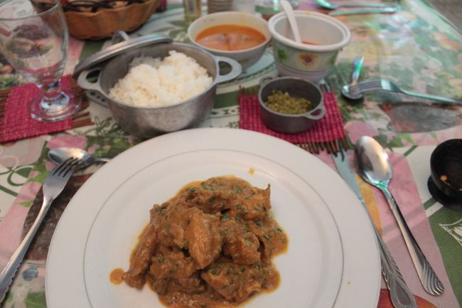 主人はカレーを注文<br />スリランカカレーはやっぱり辛かったけど美味しい