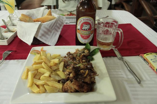 今夜はホテルのレストランで<br />主人が頼んだお魚とポテト<br />このお魚は生姜をベースに色々な味付けがされており大ヒットです