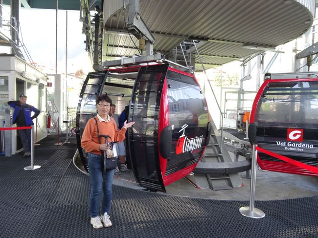 B&amp;Bでバス乗り放題のガルディーナモバイルカードをもらう。最初のゴンドラ乗場で、3日有効のガルディーナカードを購入、これで3日間の交通費は不要になった。