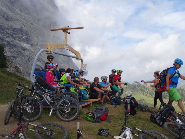 自転車もたくさん上がってきている