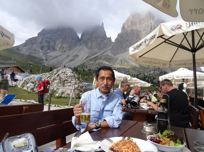 セラ峠で昼食。ビールが最高！