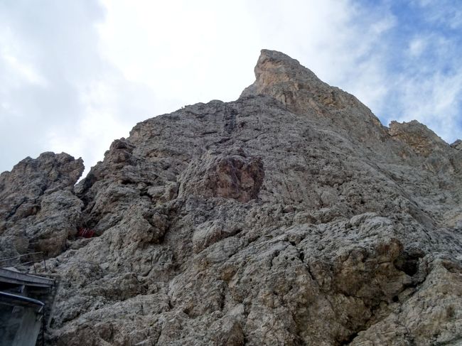 サッソルンゴのひざ元までゴンドラで行く。