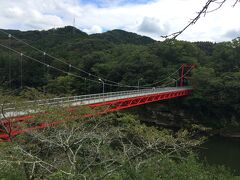赤い吊り橋は笠岩橋。　シンボル的な橋ですね～♪
