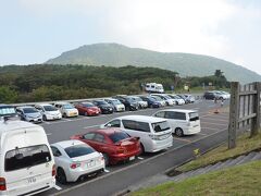 8:30頃に今回の登山口である牧ノ戸峠に着いたけど、駐車場はパンパンで、運良く自分らの車でちょうど満車になった。

その後の人たちはみんな路肩に止めてました。