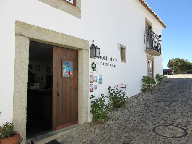 やっとたどり着きました、マルヴァオン！！<br />マルヴァオンにも値段が手頃なポザーダはあるので、最後まで宿選びに悩みましたが…<br />今回はクチコミが高いのとテラス付きにひかれて、<br />「Dom Dinis」にお世話になります♪<br />