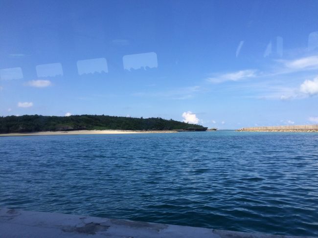 石垣島から黒島までは、約30分で到着。<br />主人は、黒島行きの船は空いていると思っていたようですが、何の何の、ほぼ満席状態。<br />黒島だって人気あるんですよ！！<br /><br />ちなみに、「仲本海岸」は遊泳時間が決まっています。<br />干潮時間の前後2時間が目安です。<br />離島ターミナルでチケット購入する際も、窓口の方から時間帯を言われました。<br />ネットでも検索出来ますので、行かれる方は、要チェックです。