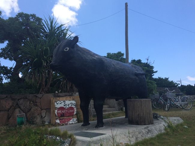 お店の外には、大きい牛さんが....。<br />さすが、牛の島って言われるだけあります。
