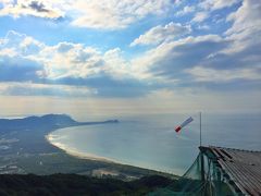 福岡の糸島に戻ってきました。
こちらは火山（ひやま）山頂からの眺めです。

途中の駐車場に車を停めて、山道を10分ちょっと歩けば到着です。
山頂にも数台停められるスペースはありますが、悪路なのでお気をつけて。

