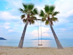 今回の旅で一番撮りたかった写真がこれ！

糸島にある「ハーバーハウスバーベキューガーデン」の海岸にあるヤシの木ブランコ☆

人がいなくなるタイミングを狙って撮ったのですが、常に誰かがブランコ周辺で遊んでます。

この写真が撮れてほんとに良かった♪