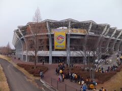お腹もいっぱいになったところでメインのユアテックスタジアムへ向かいます。
