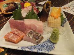 試合後は祝杯をあげました。
東北のおいしいものを食べます。刺身。