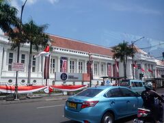 こちらは、インドネシア銀行博物館。
1953年に創立するまでの、インドネシアにおける中央銀行としての歴史と役割をたどることができるとのこと。