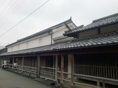 「菊屋家住宅」

萩藩御用達・菊屋家の住宅です。
中を見学できます（６００円）。
豪商のせいか、かなり見ごたえがあるようですよ！
私達は萩焼のぐいのみを探したかったので、見学はしませんでした！
