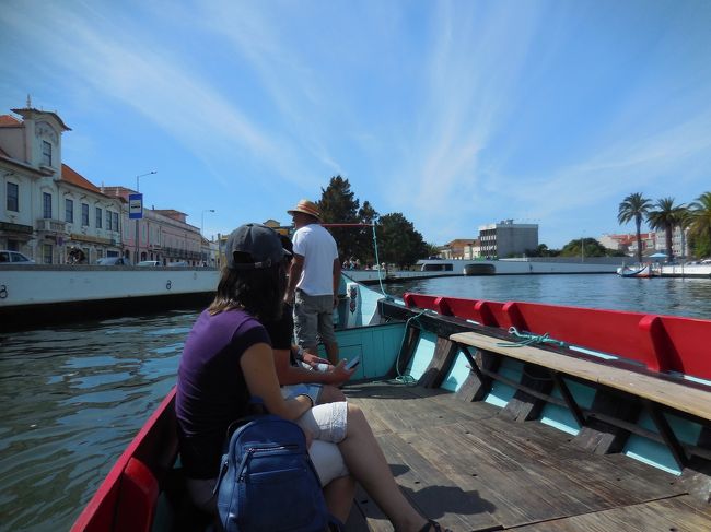 アヴェイロはポルトガルのベネチアと言われているらしい。<br /><br />案内はポルトガル語と英語。<br />どっちもわかんないけど、日本語はできないというので英語の説明をダンボになって聞くが・・・・。