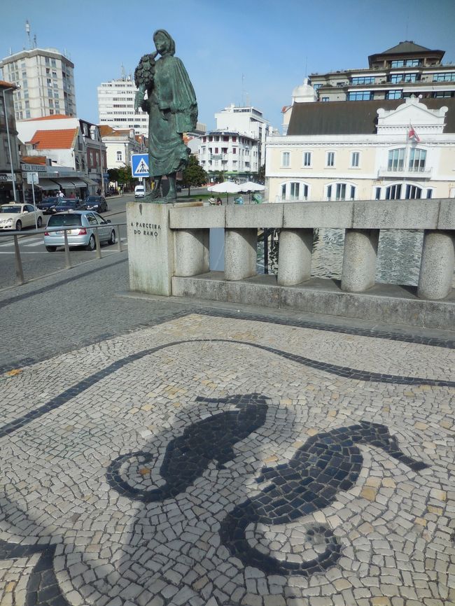 街の中心の橋の上。