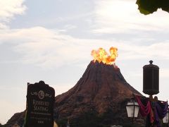ショーの途中で噴火するプロメテウス火山。

隠れミッキー！？