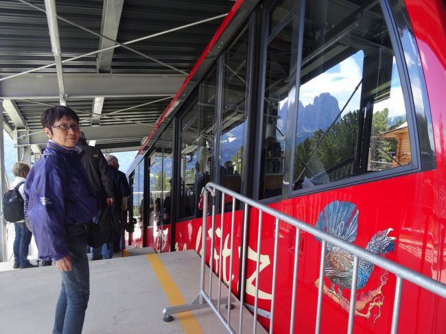 次はケーブルカーに乗る。