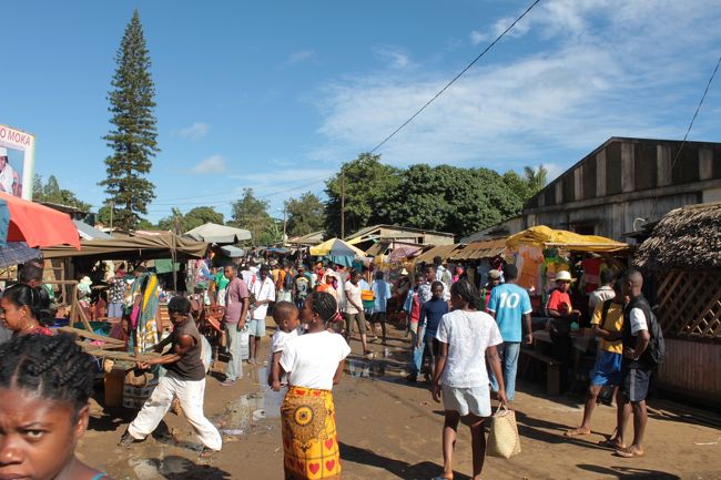 このマーケットは規模が大きく人も多い