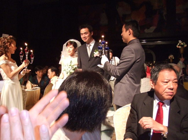友人の娘さんの結婚式<br /><br />新郎新婦