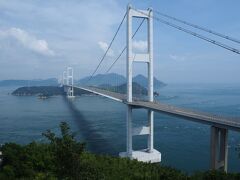 来島海峡ＳＡで昼飯食ってたらいきなり空が明るくなってきたんで、今治の糸山公園の展望台に登って来ましたっ
ちょっと前の雨がウソみたいにい〜眺めっ(人´∀｀)