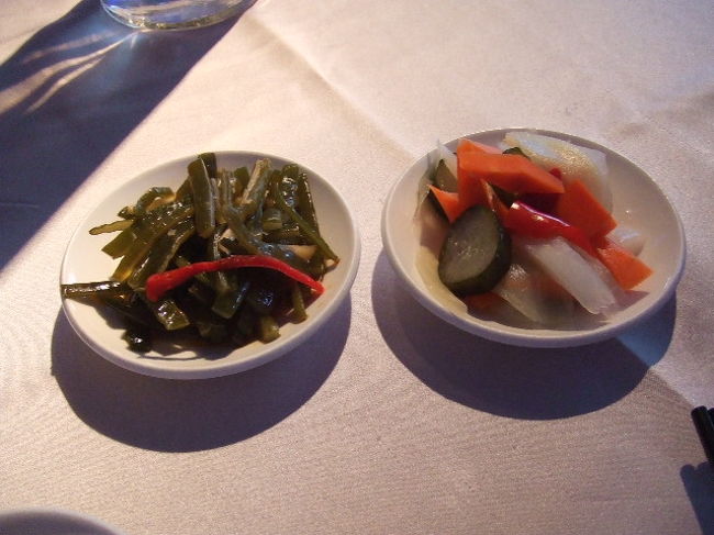 頂渓の広東料理 2006/04/30<br /><br />小皿料理：昆布、酢の物<br /><br />