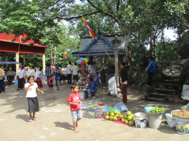 ローカルが集う祭りの日？って感じでした。<br /><br />プノンペンからバイクで来るようです。