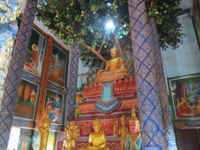 日本では考えられない彩色。