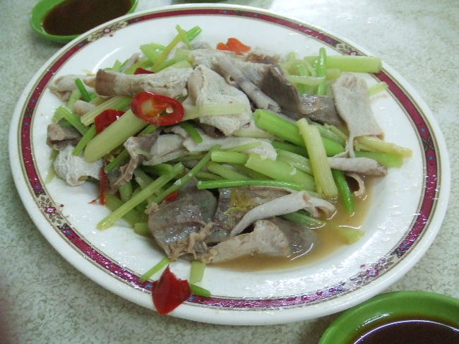 内臓とアスパラの炒め　美味しい