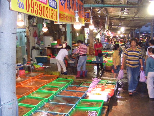 石門：富基漁港の海鮮市場