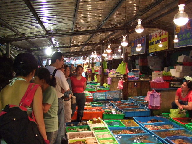 石門：富基漁港の海鮮市場
