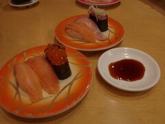 残念なのはスタッフの対応だけじゃなくて、ここホントに北陸?!?!ってくらい、ここのお寿司はハズレだったー、残念!　値段はそれなりにしたんだけどねぇ。

Sちゃんは東京に帰る前に、金沢でお寿司を食べ直したそうです。　私は滋賀に帰ってから数日後にスシローに行きましたけど、味的にはスシローと大して変わらなかったぞ!