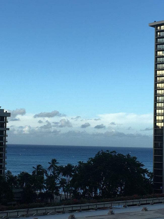 ３日目です。<br /><br />この日から毎朝、ラナイからの海を撮ってみました。<br /><br />いやす夢のおにぎりとコーヒーで軽く朝食。