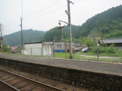 12:32　那岐駅（なぎ）に着きました。（津山駅から57分）

鳥取県最初の駅です。
