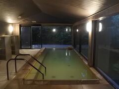 内湯。
富士屋ホテルの温泉が狭い！と、各種口コミに低評価で投稿する方にはお勧めかも。