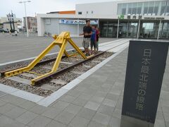 次は、日本の線路最北端。
稚内でひときわ目立つ建物「キタカラ（KITAColor ）」＝JR稚内駅を含んだ商業施設。
周りが寂れているので、本当に目立っている。