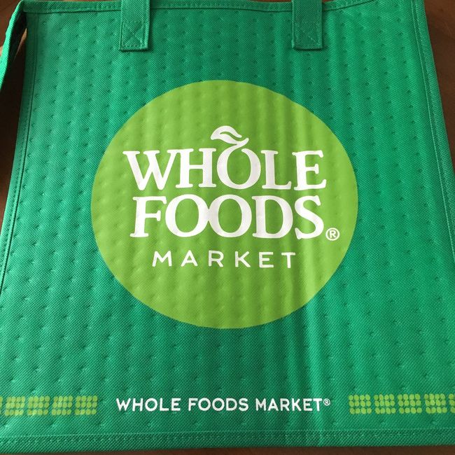 ホールフーズマーケットでは、クーラーバックや