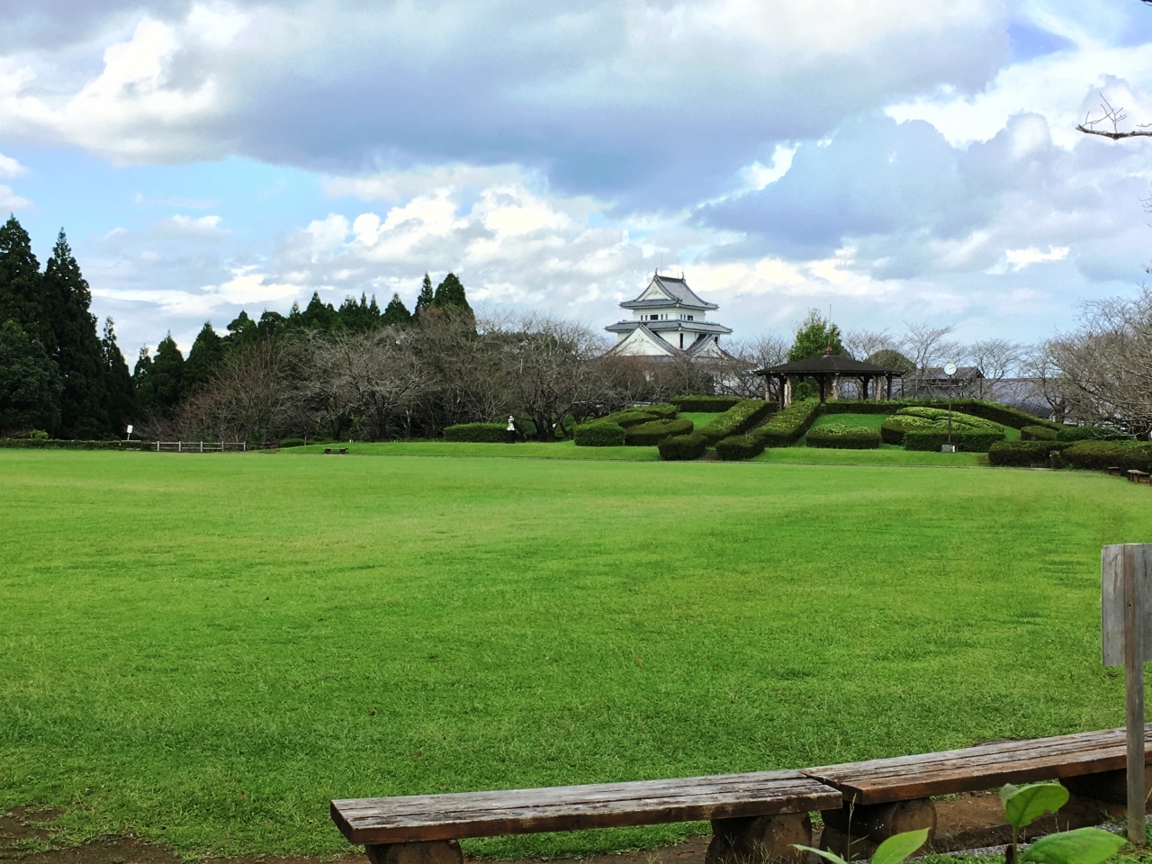 1600年に島津義弘公が築城した天ケ城の跡に、公園が造られています。