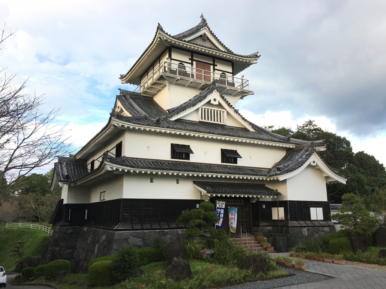 都城市の高城郷土史料館です。

こちらも月山日和城という城跡に造られた資料館の建物です。

17時までの開場でしたので、外観のみの紹介となります。