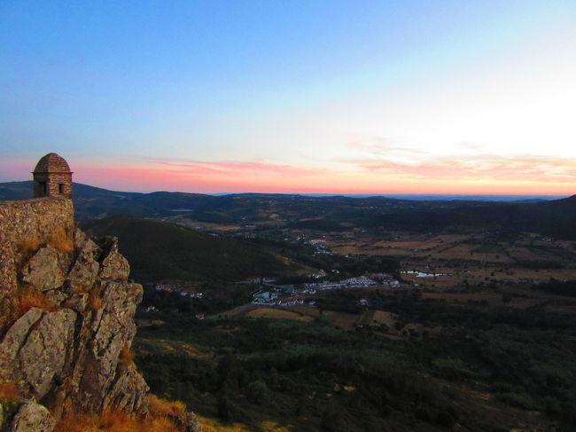 陽が沈んでも、しばらくピンクで明るい空。