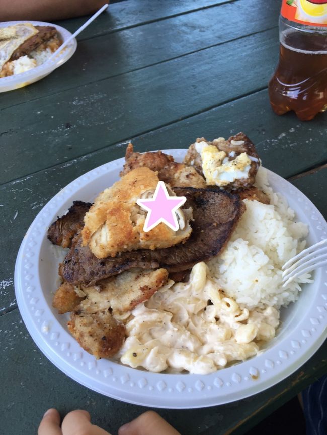 タロさんとママは、欲張りにミックスプレート<br />$８.９５<br /><br />写真、タロさんが魚をほじくっちゃった後でスミマセン…<br /><br />ボリュームたっぷり、お値段リーズナブル。<br />美味しくいただきました〜☆<br />タロさんパパがかなり気に入っていました。