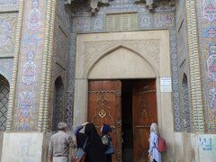 【Nasir-ol Molk モスク】
「死ぬまでに絶対に見ておきたい絶景」というサイトや本を見ていたときにその写真に感動したNasir-ol Molk モスクです。別名ピンクモスクと言うそうです｡マレーシアにもピンクモスクはあるようで、こちらはイランのピンクモスクです。