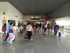 KLIA2の途中にあるプトラジャヤ駅に到着。
ここは計画的に都市がデザインされたマレーシアの行政機能が集まった街。