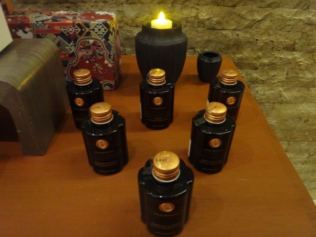 HARNN （ハーン）<br /><br />ホットストーンで使われたかどうかはわかりませんが、<br />Chiのブティックに、ハーンのブランドのオイルが一通り置いてありました。<br />お土産に購入。