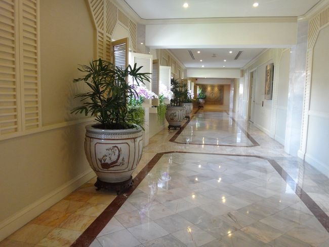 夜は、予約をしておいたホテル内のスパへ。<br />宿泊棟と、ブリッジで繋がっている別棟へ。<br />SPAは、レジデンシャルエリアにあります。