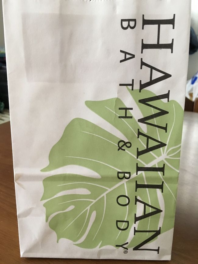 こちらでは、お土産用にリップクリームを何本か購入しました〜