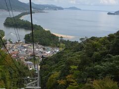 朝寝坊して天橋立に着いたのが確か8時頃。周りの駐車場がどんどん埋まってくるので連休時はなるべく早めに行動しましよう。

自分らは池ケ成キャンプ場から入ったのであまり渋滞はありませんでしたが、宮津市からはかなり渋滞していました。

リフトで天橋立ビューランドへ。