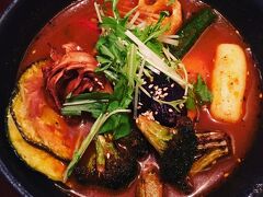札幌に戻り、ランチはホテルの近くのお店でスープカレー！
野菜たっぷりでおいしかったー。