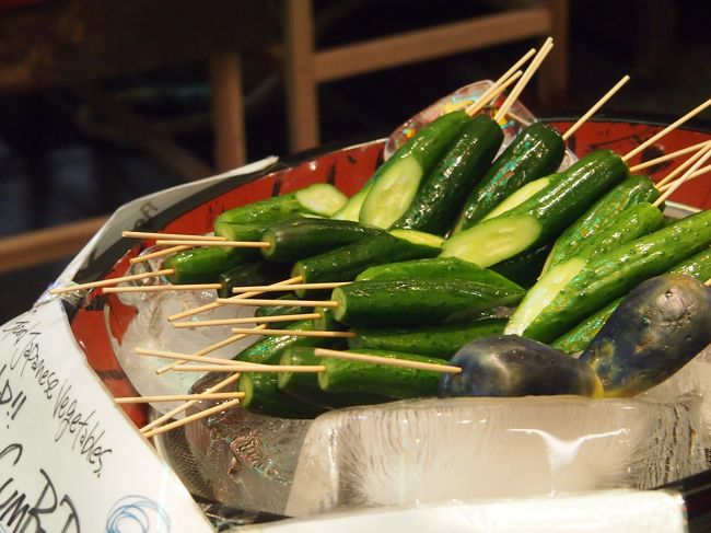 胡瓜漬！大好きです！！<br />でも、おうちや居酒屋さんで食べるようなスライスした状態ではなく、棒をブッ刺してあるこの状態で食べるのがイイ！！！！！